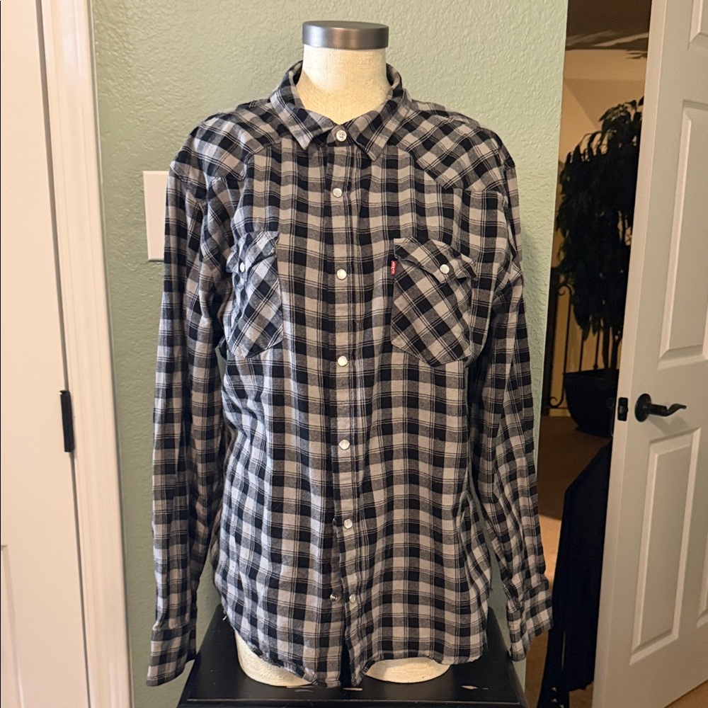 Men's Levi’s Black and White Plaid Shirt